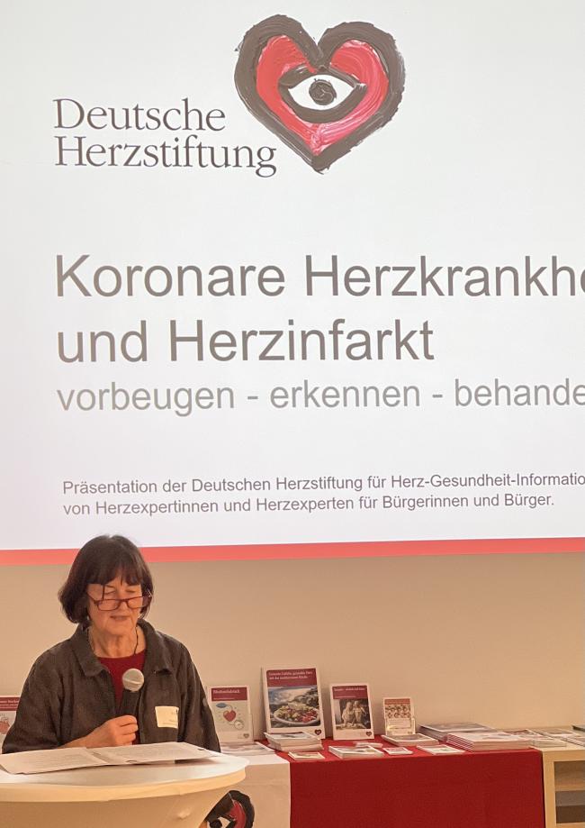 Bild Sonntagsvorlesung im November zum Thema Herz mit zahlreichen Interessenten...